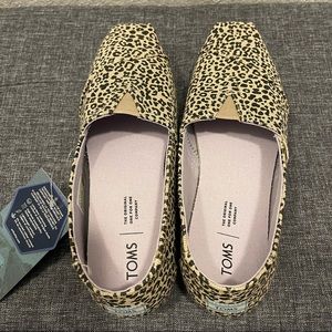 Toms NWT baby cheetah heritage canvas woman’s classic
